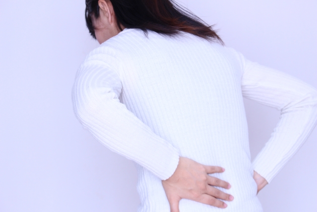 背中と肩甲骨の痛み